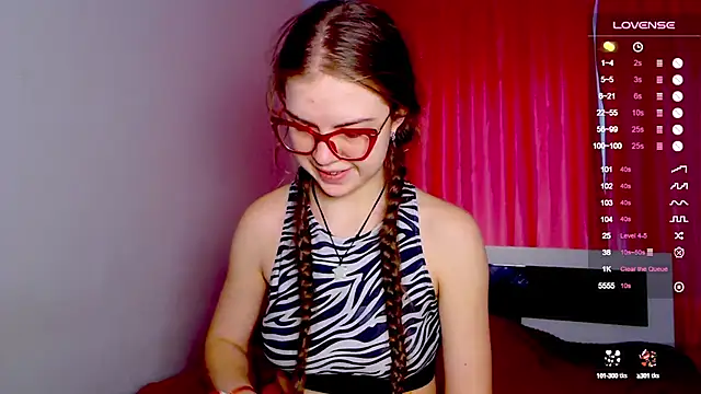 Snapshot of Sarah_HS chatting on January 15, 10:49 am Sarah HS online show from January 15, 10:49 am