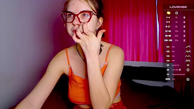 Snapshot of Sarah_HS chatting on January 16, 10:10 am Sarah HS online show from January 16, 10:10 am