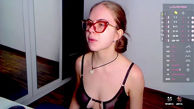 Snapshot of Sarah_HS chatting on February 7, 2:04 pm Sarah HS online show from February 7, 2:04 pm