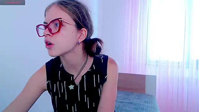 Snapshot of Sarah_HS chatting on February 28, 8:31 am Sarah HS online show from February 28, 8:31 am