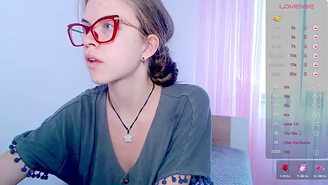 Snapshot of Sarah_HS chatting on September 10, 10:48 am Sarah HS online show from September 10, 10:48 am