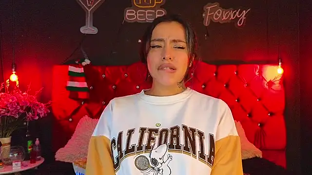 Snapshot of foxxy_nasty chatting on December 21, 8:00 pm foxxy nasty online show from December 21, 8:00 pm