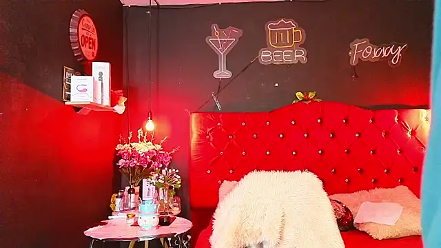 Snapshot of foxxy_nasty chatting on December 31, 11:06 pm foxxy nasty online show from December 31, 11:06 pm