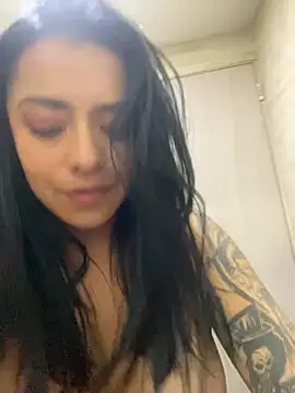 Snapshot of foxxy_nasty chatting on February 14, 8:59 pm foxxy nasty online show from February 14, 8:59 pm