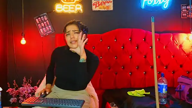 Snapshot of foxxy_nasty chatting on February 24, 4:36 pm foxxy nasty online show from February 24, 4:36 pm