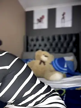 Snapshot of Candy-Heart chatting on October 5, 3:27 am Candy-Heart online show from October 5, 3:27 am