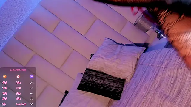 Summer walkerr online show from April 24, 1:02 pm