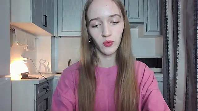 leslie my lovee online show from September 14, 8:08 pm