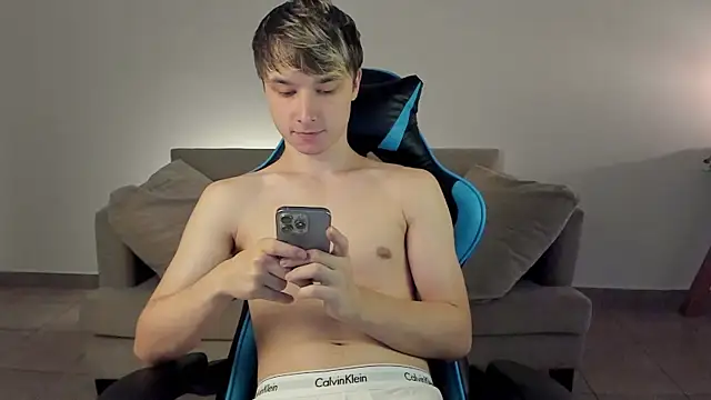 Snapshot of marcusmit chatting on January 18, 7:04 pm marcusmit online show from January 18, 7:04 pm