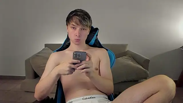 Snapshot of marcusmit chatting on January 19, 10:17 pm marcusmit online show from January 19, 10:17 pm