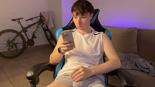 Snapshot of marcusmit chatting on November 21, 3:33 pm marcusmit online show from November 21, 3:33 pm