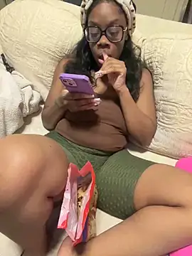 SweetChocolate555 online show from January 12, 12:07 am