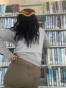 SweetChocolate555 online show from March 1, 8:42 pm