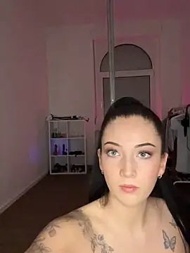 Snapshot of Sugarlina chatting on February 15, 10:31 pm Sugarlina online show from February 15, 10:31 pm