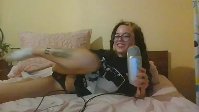 frikigyal online show from February 4, 2:17 am