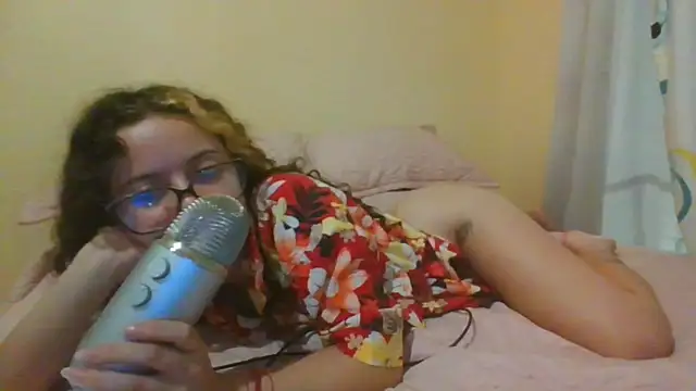 frikigyal online show from February 10, 2:41 am