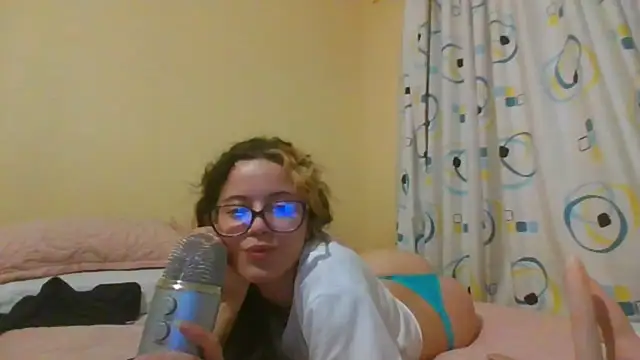 frikigyal online show from February 12, 2:45 am