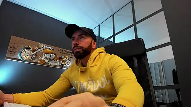 Snapshot of AronGrant chatting on December 3, 11:55 am AronGrant online show from December 3, 11:55 am