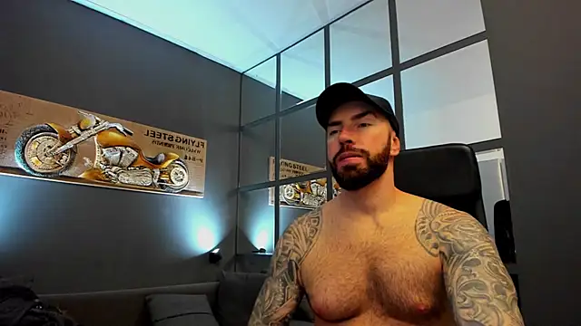 Snapshot of AronGrant chatting on December 4, 7:50 am AronGrant online show from December 4, 7:50 am