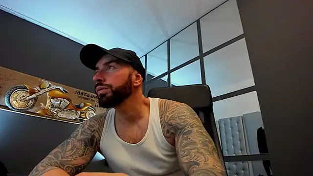 Snapshot of AronGrant chatting on December 24, 11:49 am AronGrant online show from December 24, 11:49 am