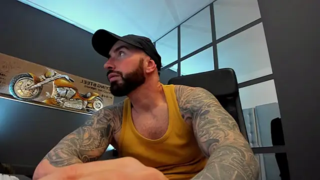 Snapshot of AronGrant chatting on January 15, 10:38 am AronGrant online show from January 15, 10:38 am