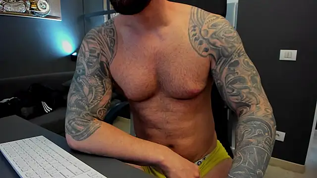 Snapshot of AronGrant chatting on February 8, 11:55 am AronGrant online show from February 8, 11:55 am