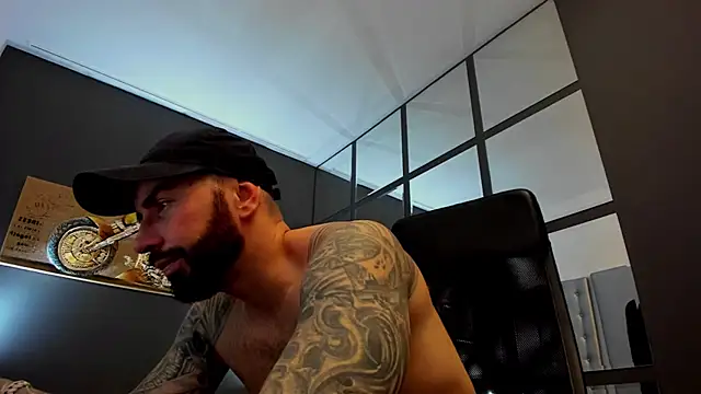 Snapshot of AronGrant chatting on March 14, 8:10 am AronGrant online show from March 14, 8:10 am