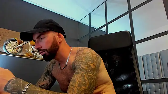 Snapshot of AronGrant chatting on September 10, 7:52 am AronGrant online show from September 10, 7:52 am
