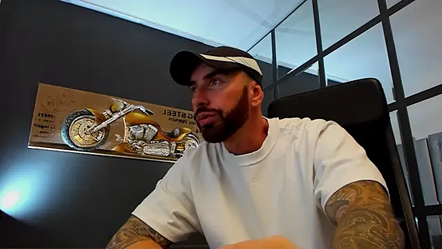 Snapshot of AronGrant chatting on September 22, 9:55 am AronGrant online show from September 22, 9:55 am