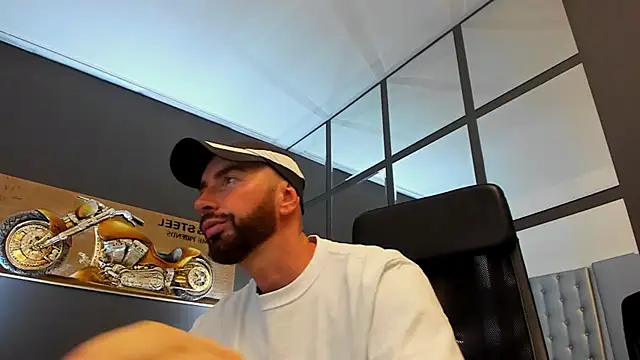 Snapshot of AronGrant chatting on September 24, 9:23 am AronGrant online show from September 24, 9:23 am