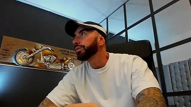 Snapshot of AronGrant chatting on September 25, 7:56 am AronGrant online show from September 25, 7:56 am