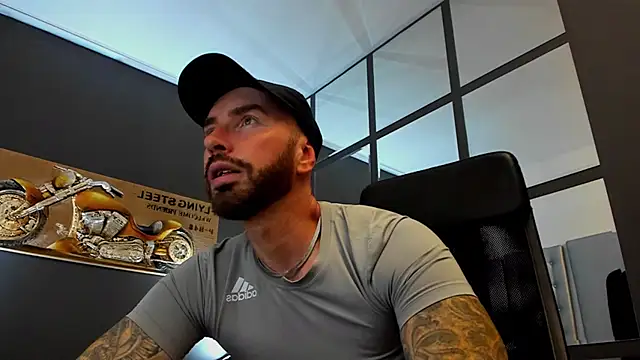 Snapshot of AronGrant chatting on September 28, 9:03 am AronGrant online show from September 28, 9:03 am