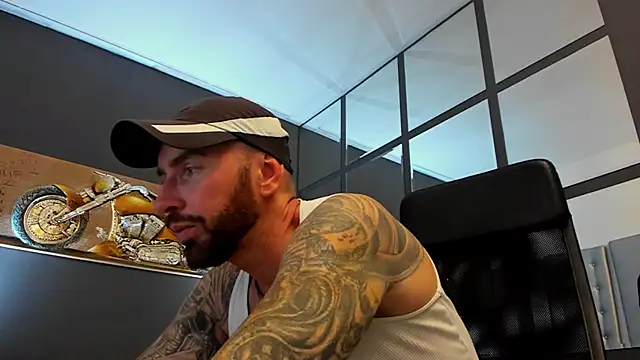 Snapshot of AronGrant chatting on September 29, 7:35 am AronGrant online show from September 29, 7:35 am