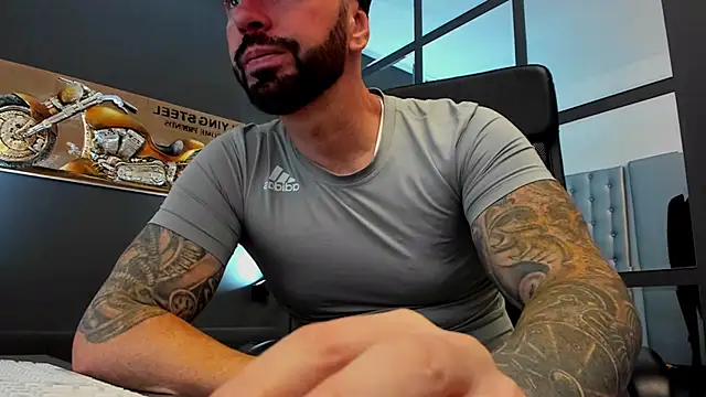Snapshot of AronGrant chatting on September 30, 9:58 am AronGrant online show from September 30, 9:58 am