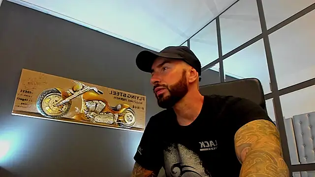 Snapshot of AronGrant chatting on July 13, 9:23 am AronGrant online show from July 13, 9:23 am
