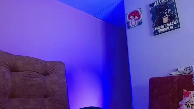 Snapshot of 420viol3ta_ chatting on March 3, 11:14 pm 420viol3ta online show from March 3, 11:14 pm