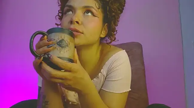 Snapshot of 420viol3ta_ chatting on March 6, 5:46 am 420viol3ta online show from March 6, 5:46 am