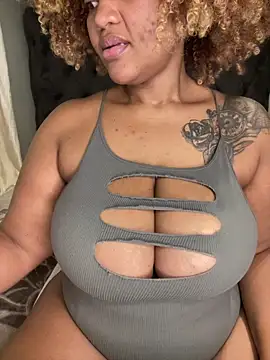 Snapshot of MILL204 chatting on December 1, 8:47 pm MILL204 online show from December 1, 8:47 pm