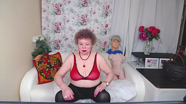 Snapshot of YourHotGranny chatting on June 4, 11:16 am YourHotGranny online show from June 4, 11:16 am