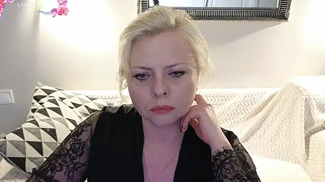 Snapshot of Gray_swann chatting on March 7, 8:22 pm Gray swann online show from March 7, 8:22 pm