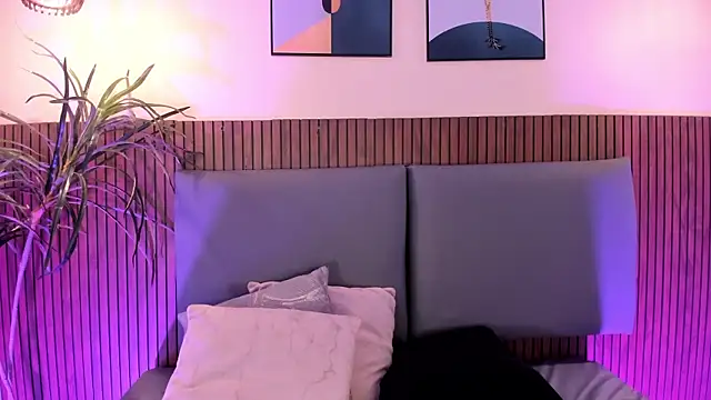 NicolleeEvanss online show from January 15, 12:43 pm