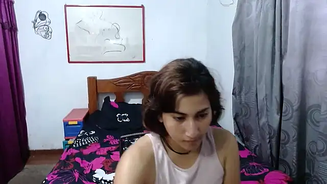 Snapshot of LadyMilk003 chatting on December 27, 4:32 pm LadyMilk003 online show from December 27, 4:32 pm