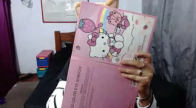 Snapshot of LadyMilk003 chatting on February 13, 12:21 pm LadyMilk003 online show from February 13, 12:21 pm