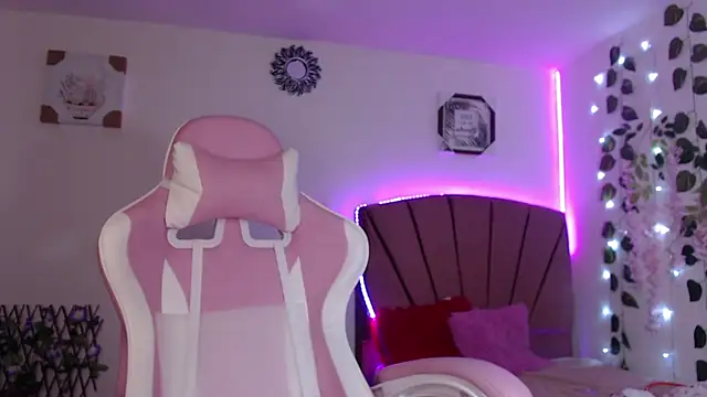 GabyVandriel online show from December 10, 1:32 am