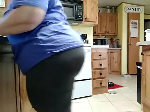 Snapshot of missthickness35_Pika chatting on December 21, 5:40 pm missthickness35 Pika online show from December 21, 5:40 pm
