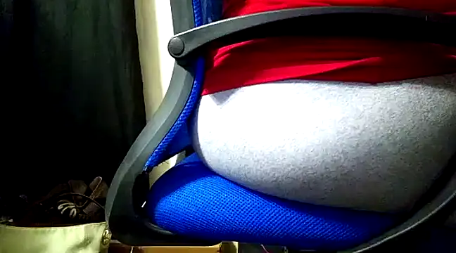 Snapshot of missthickness35_Pika chatting on January 14, 1:36 am missthickness35 Pika online show from January 14, 1:36 am