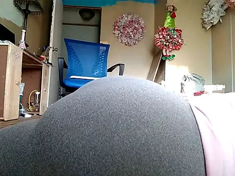 Snapshot of missthickness35_Pika chatting on September 18, 1:24 pm missthickness35 Pika online show from September 18, 1:24 pm