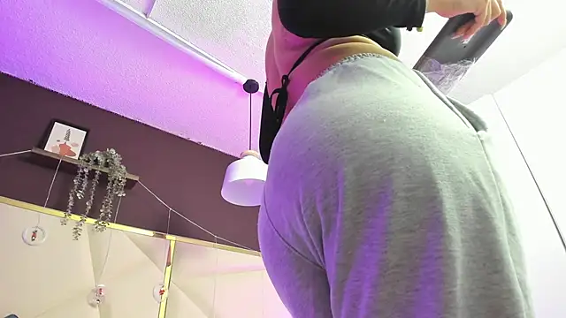 April bowie online show from December 22, 11:40 am