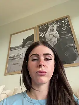 aus queen online show from March 26, 10:37 pm