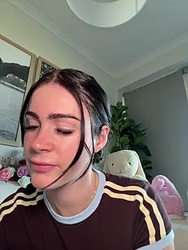 aus queen online show from April 20, 10:44 pm